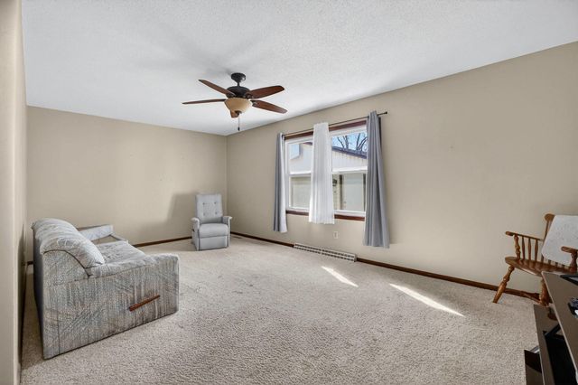 609 W LeClaire Road, Eldridge, IA 52748