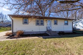 609 W LeClaire Road, Eldridge, IA 52748