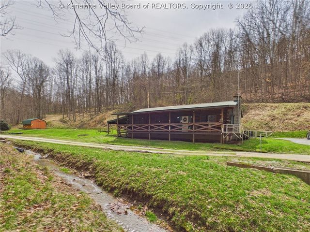 328 Wells Hollow Road, Scott Depot, WV 25560