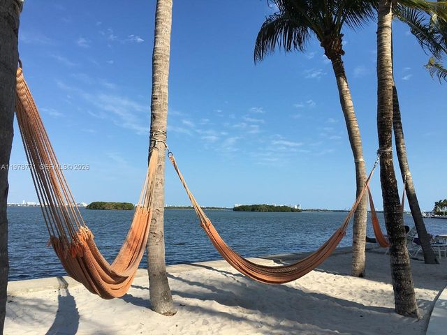 650 NE 64th St G309, Miami, FL 33138