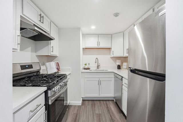 10 Kingswood Dr 13, Abington, MA 02351