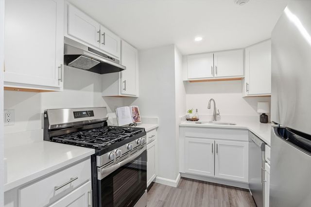 10 Kingswood Dr 13, Abington, MA 02351