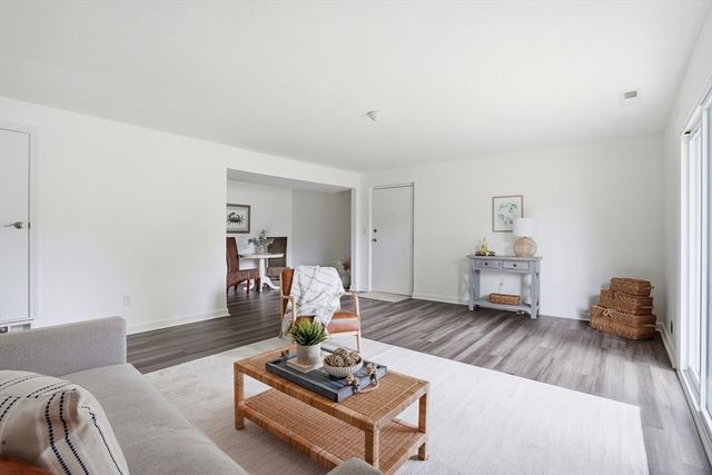 10 Kingswood Dr 13, Abington, MA 02351
