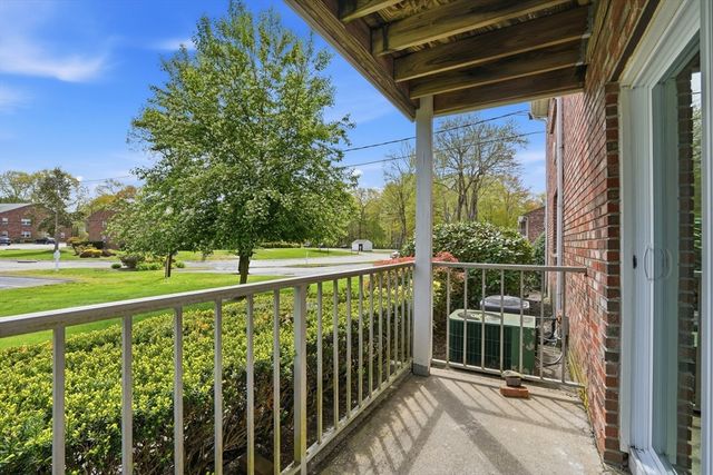 10 Kingswood Dr 13, Abington, MA 02351