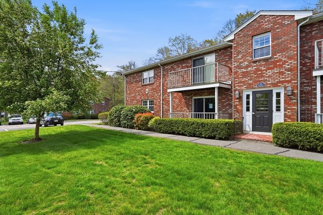10 Kingswood Dr 13, Abington, MA 02351