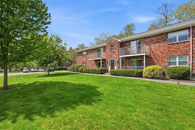 10 Kingswood Dr 13, Abington, MA 02351