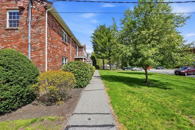 10 Kingswood Dr 13, Abington, MA 02351