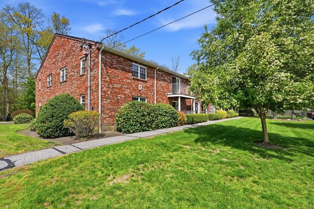 10 Kingswood Dr 13, Abington, MA 02351