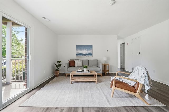10 Kingswood Dr 13, Abington, MA 02351
