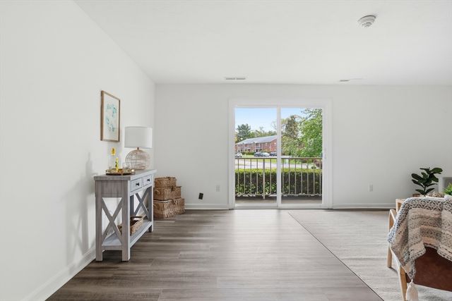 10 Kingswood Dr 13, Abington, MA 02351