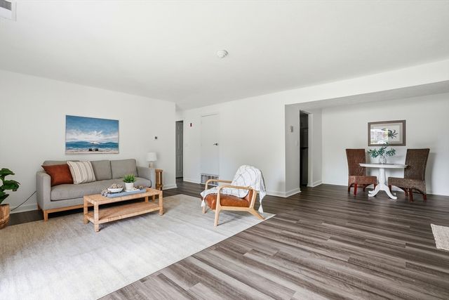 10 Kingswood Dr 13, Abington, MA 02351