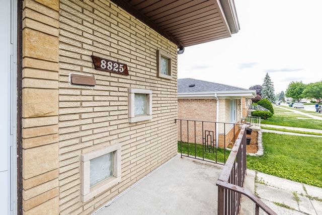 8825 S Richmond Avenue, Evergreen Park, IL 60805