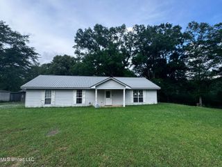 2288 Harperville Road, Forest, MS 39074