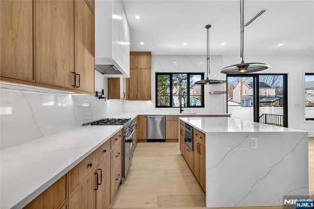 395 Hickory Avenue, Paramus, NJ 07652