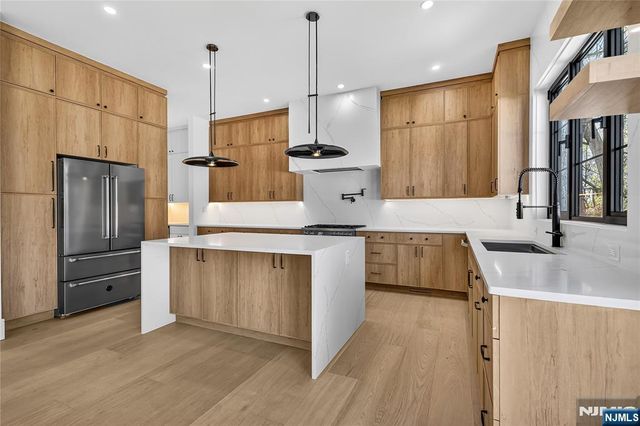 395 Hickory Avenue, Paramus, NJ 07652