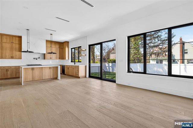 395 Hickory Avenue, Paramus, NJ 07652