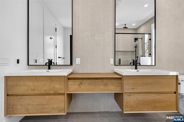 395 Hickory Avenue, Paramus, NJ 07652