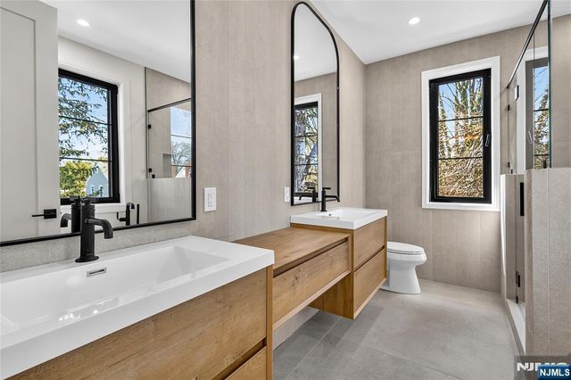 395 Hickory Avenue, Paramus, NJ 07652