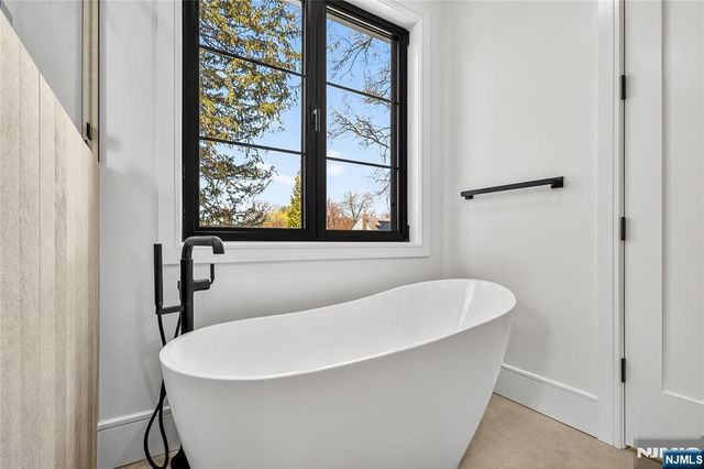 395 Hickory Avenue, Paramus, NJ 07652