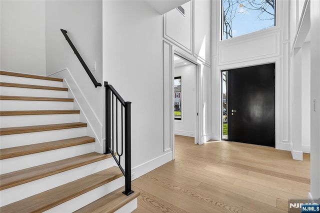 395 Hickory Avenue, Paramus, NJ 07652