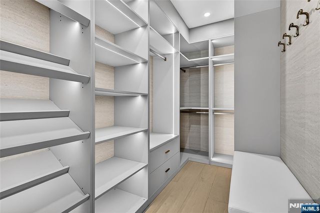 395 Hickory Avenue, Paramus, NJ 07652