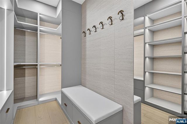 395 Hickory Avenue, Paramus, NJ 07652