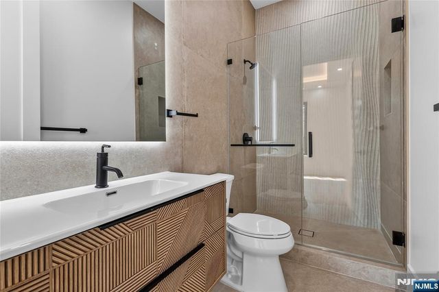 395 Hickory Avenue, Paramus, NJ 07652