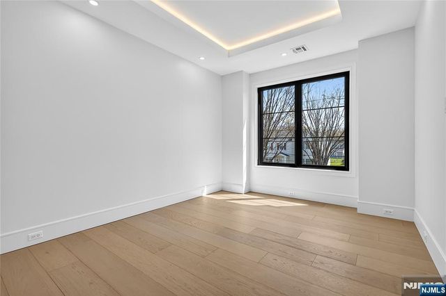 395 Hickory Avenue, Paramus, NJ 07652