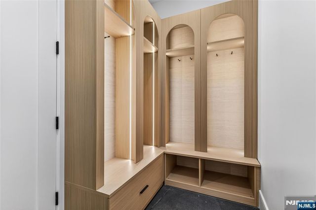 395 Hickory Avenue, Paramus, NJ 07652