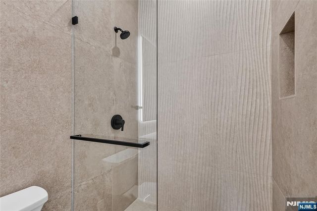 395 Hickory Avenue, Paramus, NJ 07652