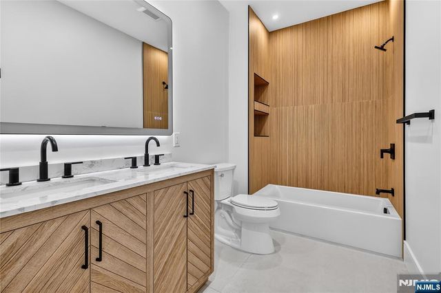 395 Hickory Avenue, Paramus, NJ 07652