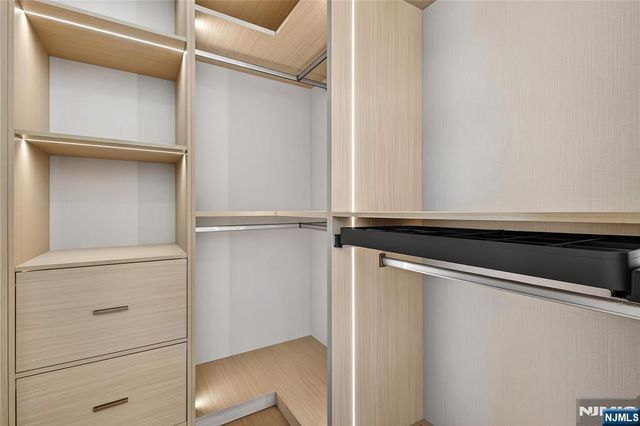 395 Hickory Avenue, Paramus, NJ 07652