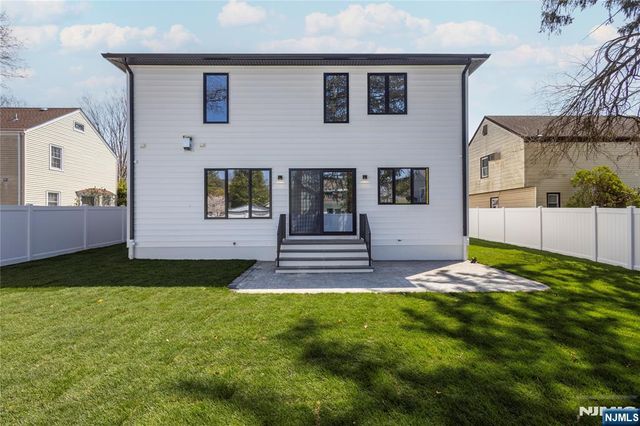 395 Hickory Avenue, Paramus, NJ 07652