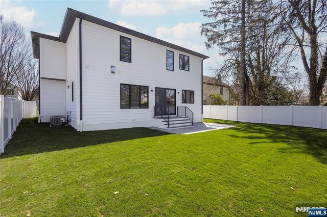 395 Hickory Avenue, Paramus, NJ 07652