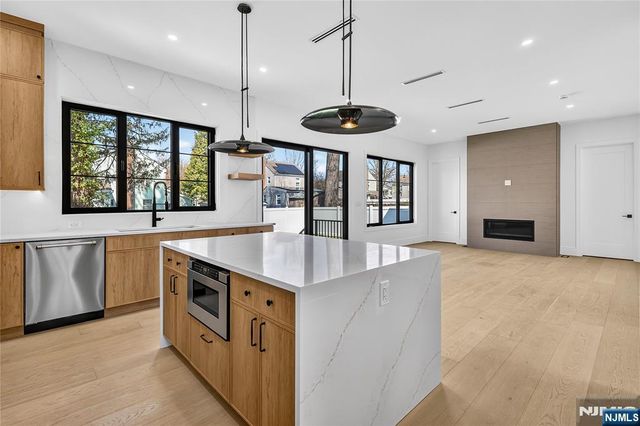 395 Hickory Avenue, Paramus, NJ 07652