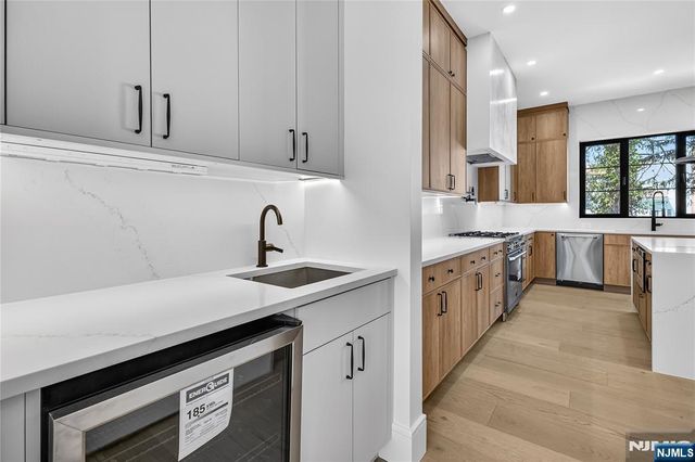 395 Hickory Avenue, Paramus, NJ 07652