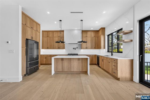 395 Hickory Avenue, Paramus, NJ 07652