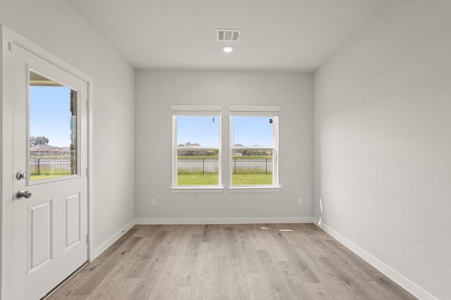 102 Water Grass Trail, Clute, TX 77531