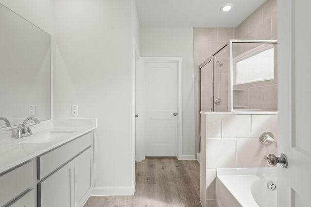 102 Water Grass Trail, Clute, TX 77531