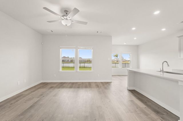 102 Water Grass Trail, Clute, TX 77531