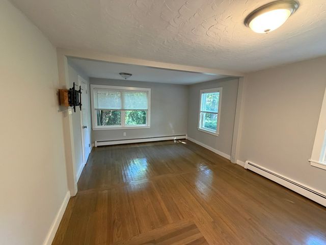 8 Kessell St, Grafton, MA 01519