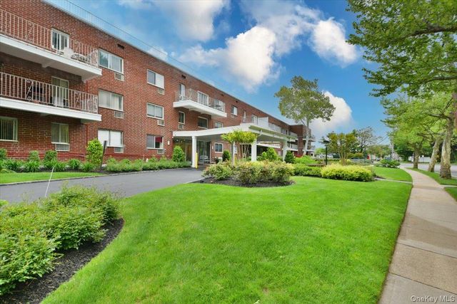 320 East Shore Road 15A, Great Neck, NY 11023
