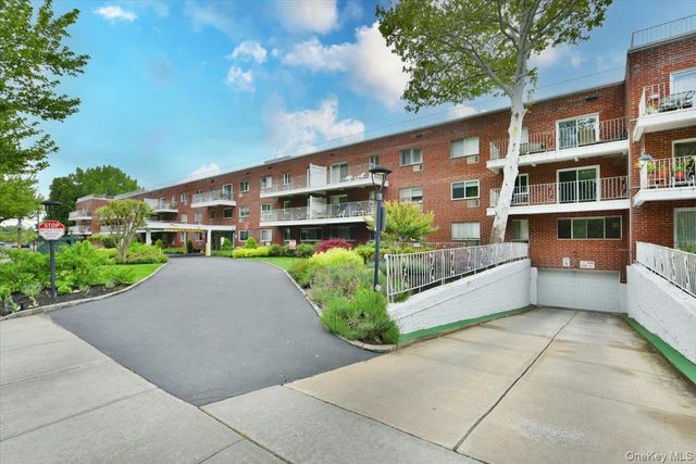 320 East Shore Road 15A, Great Neck, NY 11023