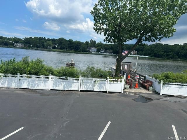 320 East Shore Road 15A, Great Neck, NY 11023
