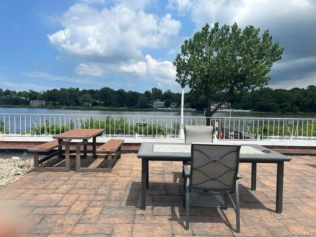 320 East Shore Road 15A, Great Neck, NY 11023