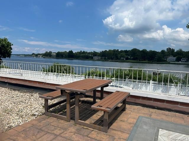 320 East Shore Road 15A, Great Neck, NY 11023