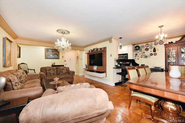 320 East Shore Road 15A, Great Neck, NY 11023
