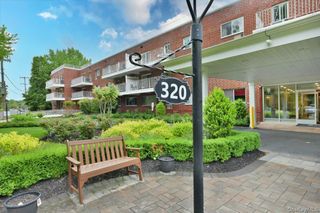 320 East Shore Road 15A, Great Neck, NY 11023