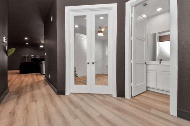 303 Springfield Terrace Drive, Conroe, TX 77304