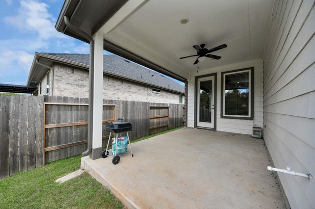303 Springfield Terrace Drive, Conroe, TX 77304